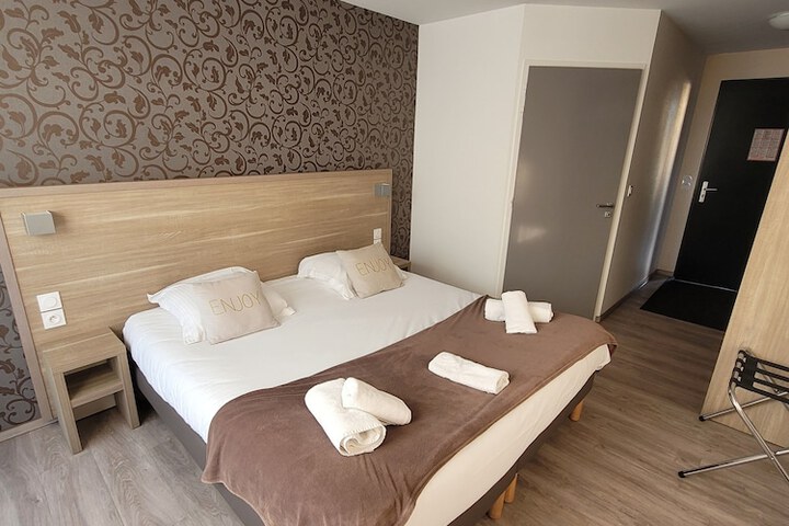 Room 6 of 49