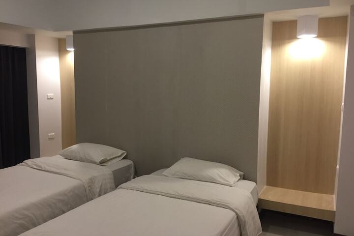 Room 12 of 68