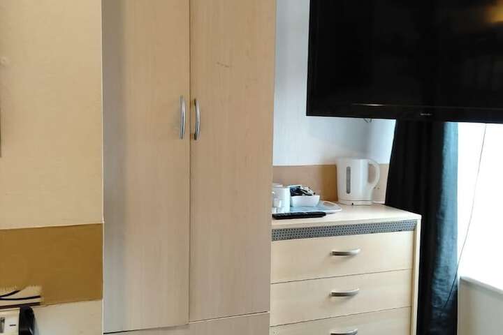 Room 51 of 143
