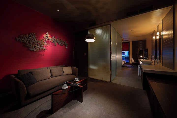 Room 19 of 53