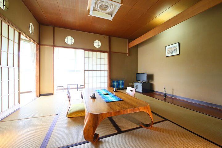 Room 4 of 11