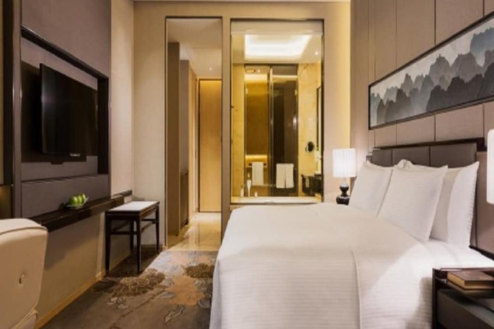 Room 8 of 42