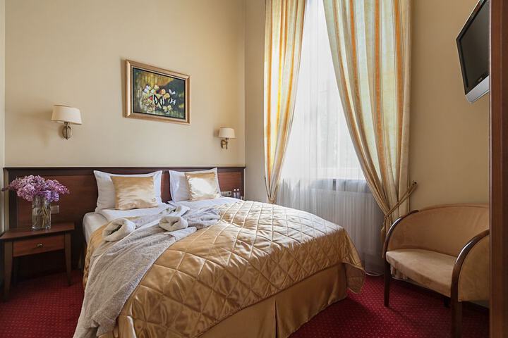 Room 25 of 47