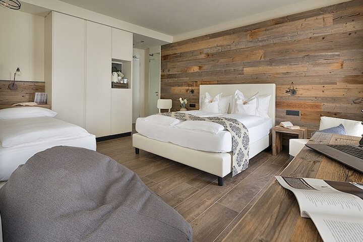 Room 16 of 162