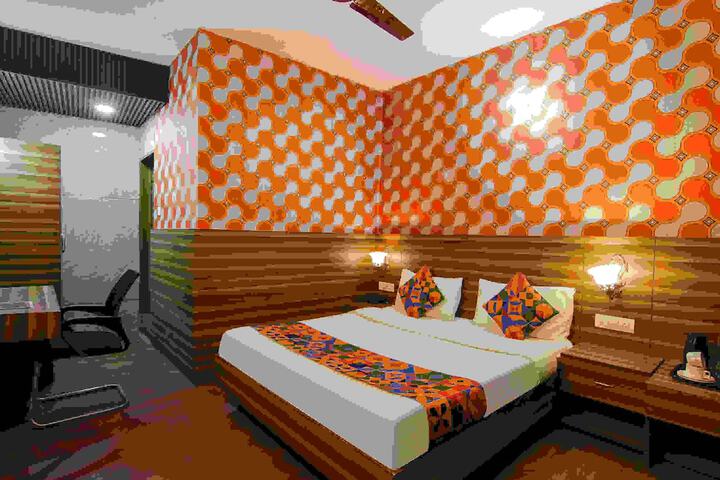 Room 19 of 38