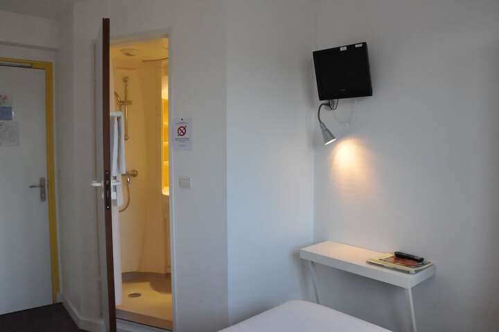 Room 45 of 98