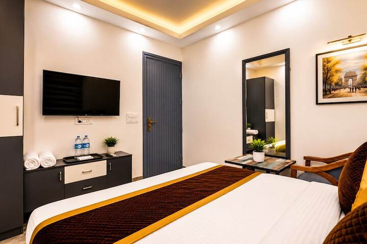 Room 9 of 38