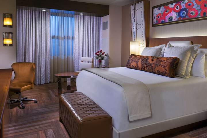 1 King Bed (7 of 9)