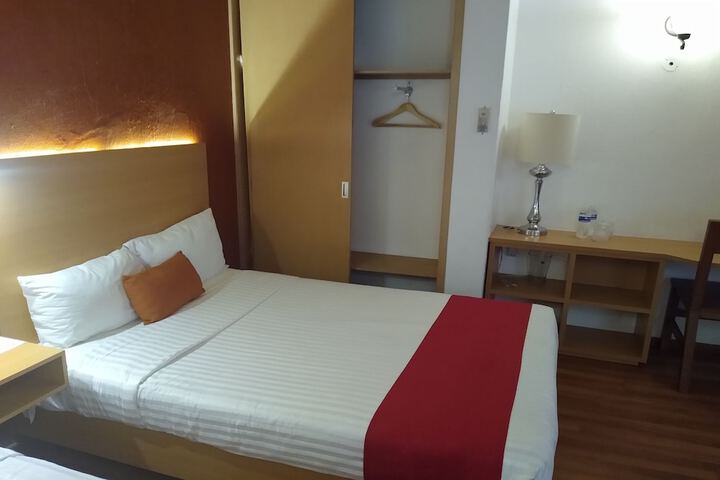 Room 11 of 35