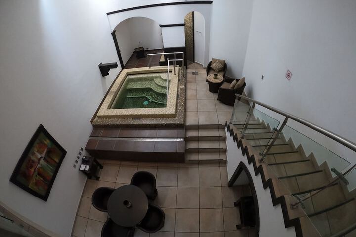 Room 10 of 40