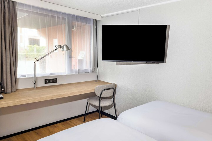 Room 4 of 24