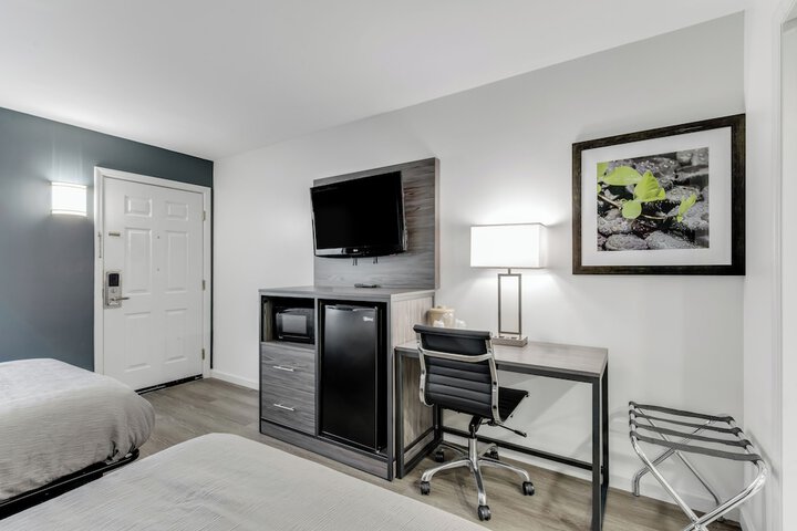 2 Double Beds (3 of 11)
