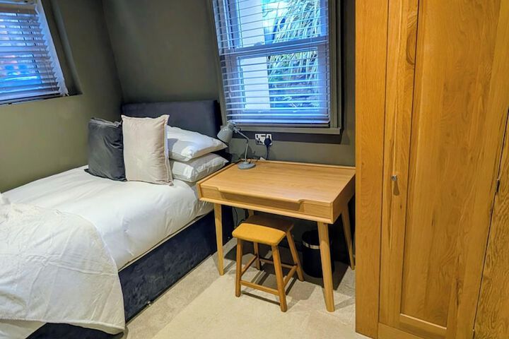 Room 100 of 205