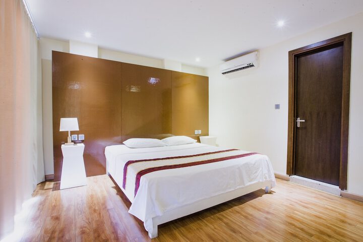 Room 16 of 34