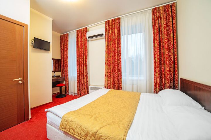 Room 11 of 27