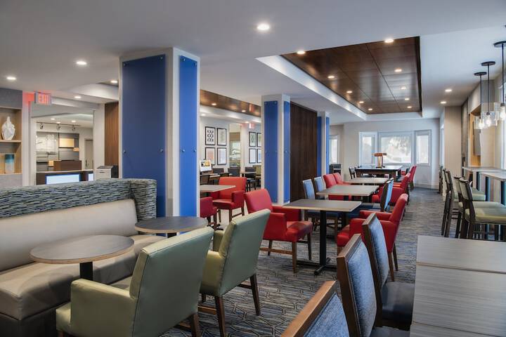 Breakfast/Coffee Service 28 of 41