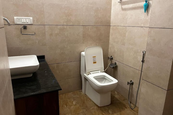 Room 9 of 14