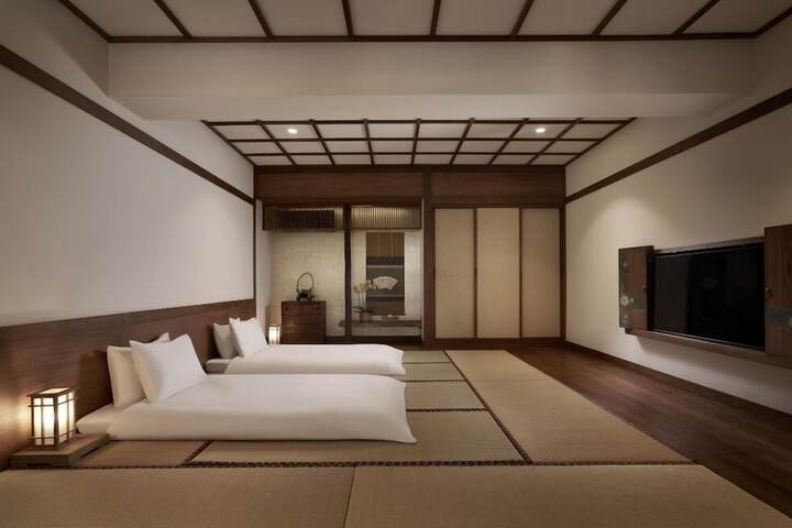 Room 12 of 193