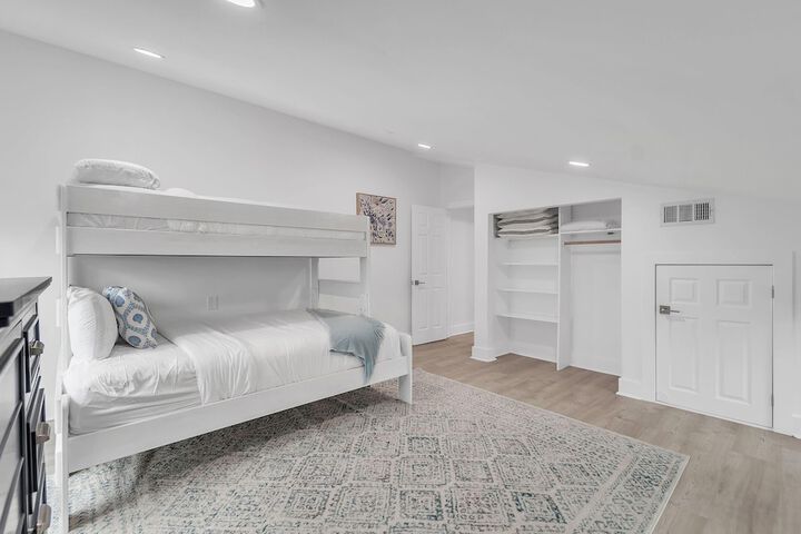 Room 38 of 191