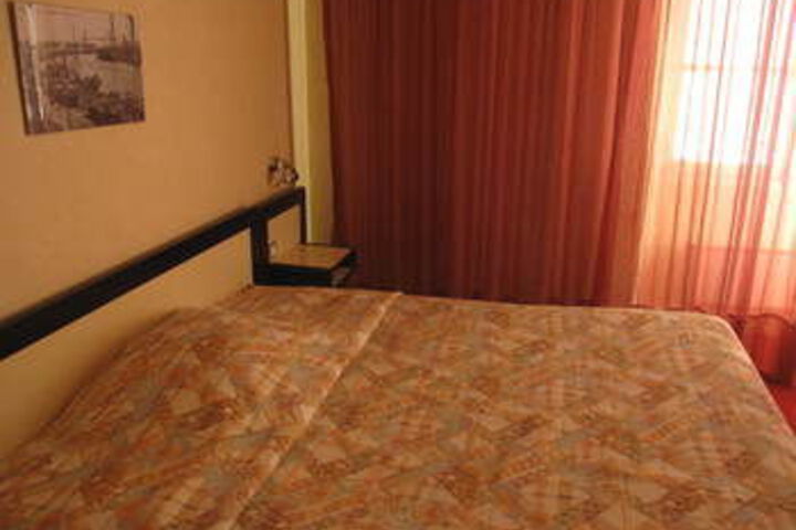 Room 12 of 27