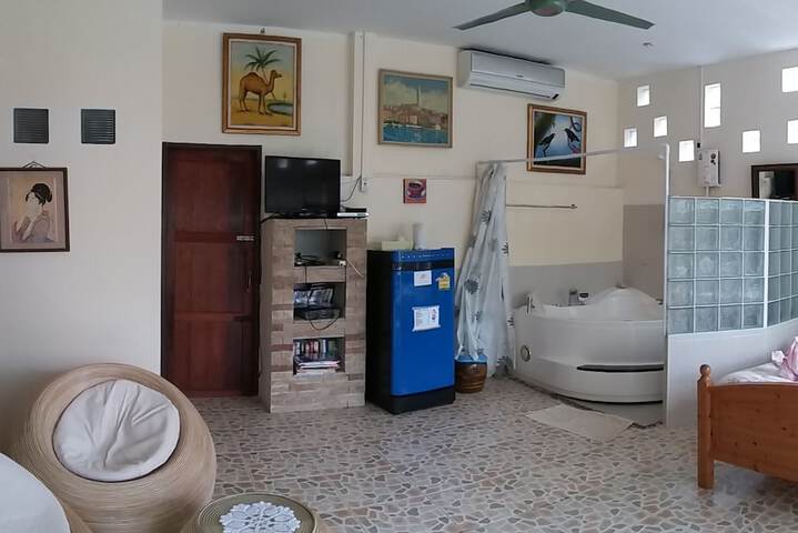 Room 28 of 61