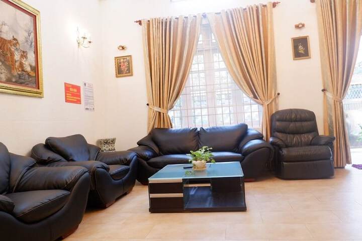 Room 8 of 20