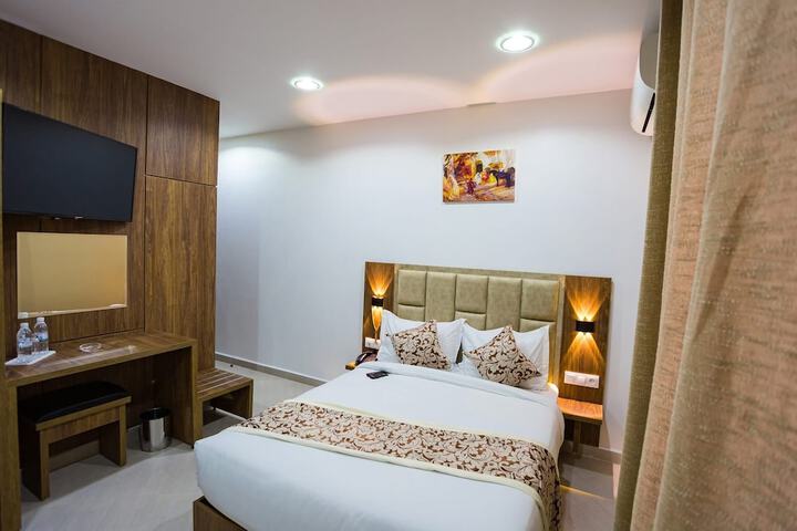 Room 15 of 29