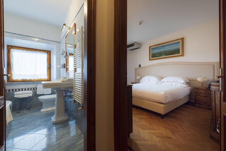 Room 93 of 140