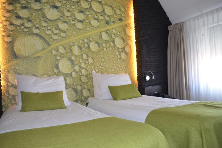 Room 6 of 27