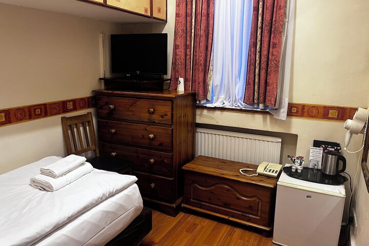 Room 33 of 54