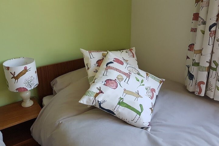 Room 5 of 9