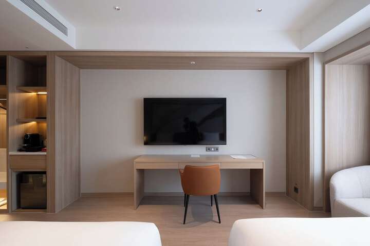 Room 9 of 54