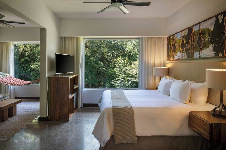 Room 44 of 252