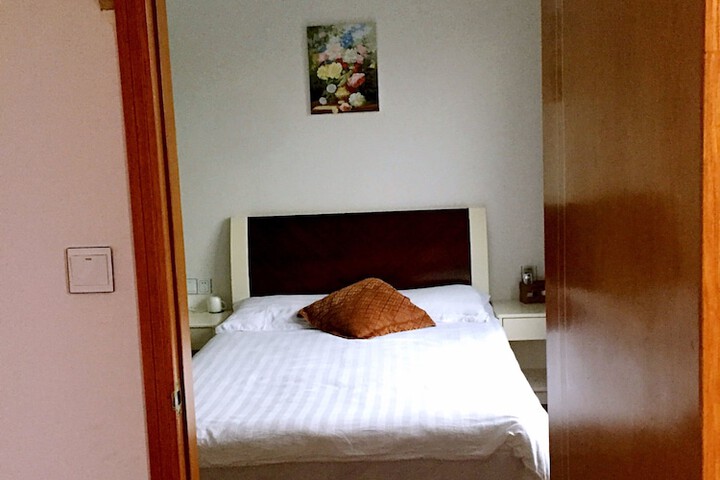 Room 8 of 32