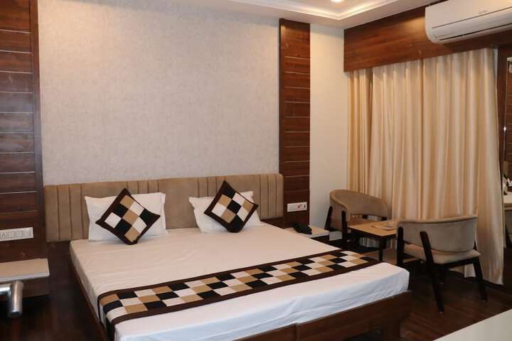 Room 3 of 32