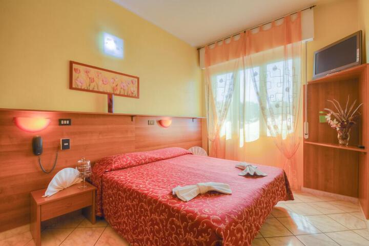 Room 13 of 18