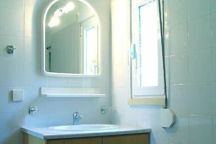 Room 10 of 21