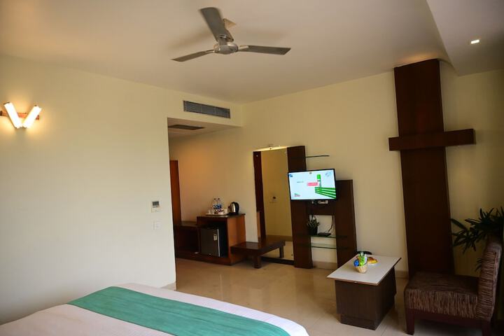 Room 8 of 25