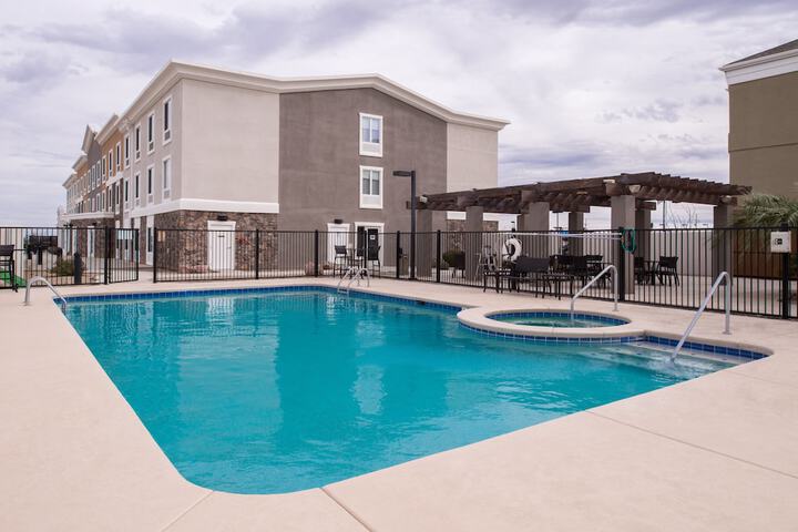 Pool 22 of 56