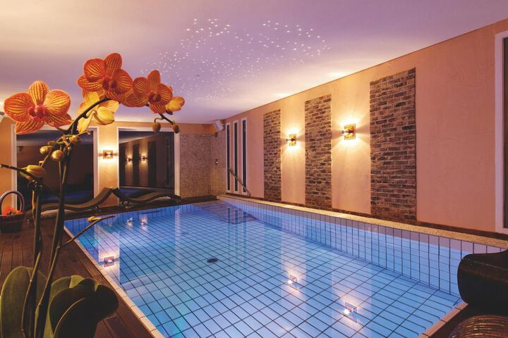 Pool Hotel