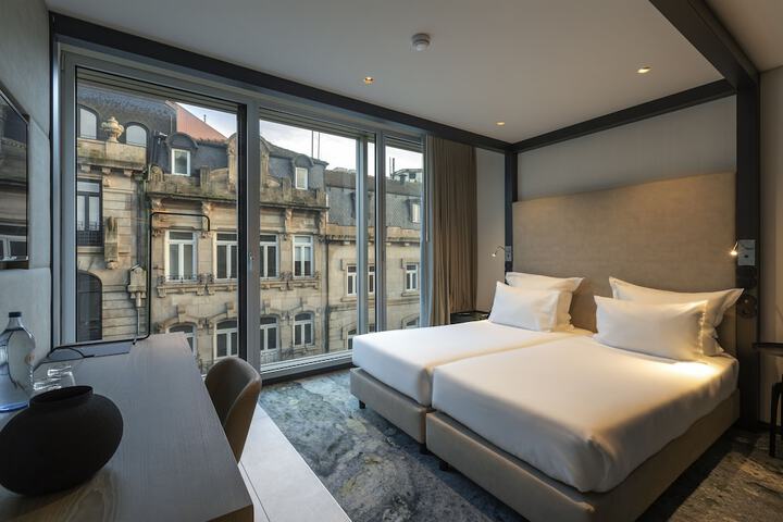 Room 10 of 51