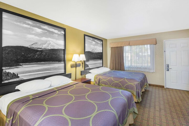 1 Queen Bed (1 of 26)
