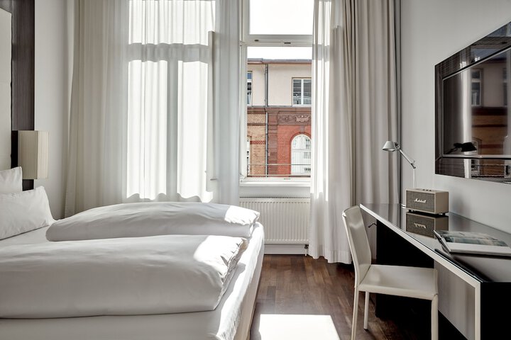 Room 22 of 62