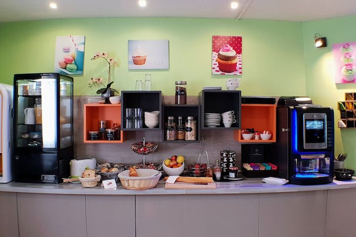 Breakfast/Coffee Service 28 of 37
