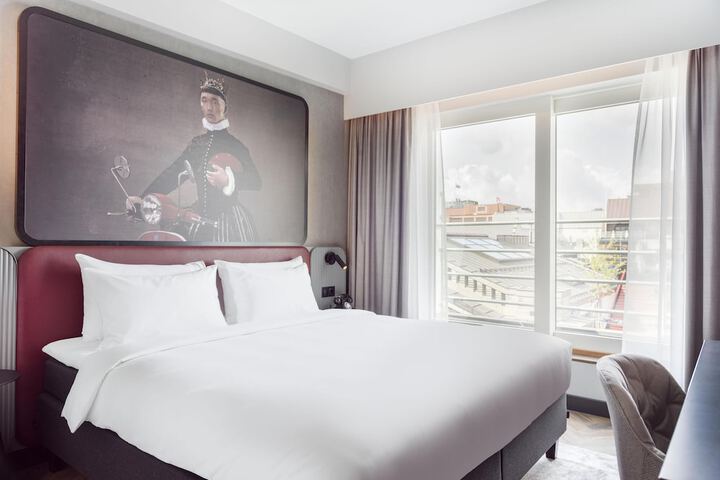 Room 11 of 50