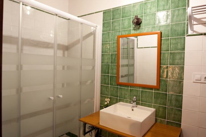Room 3 of 37