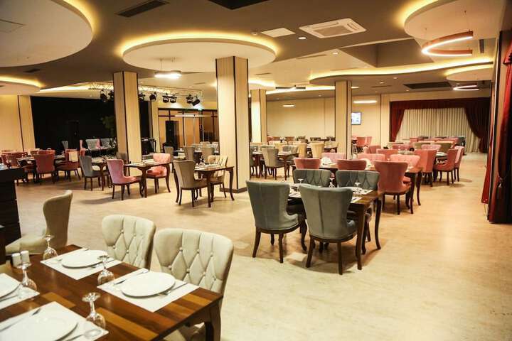 Dining 58 of 87