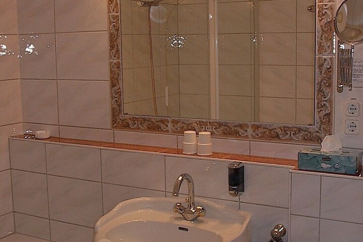 Room 4 of 22