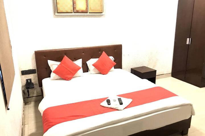 Room 9 of 9