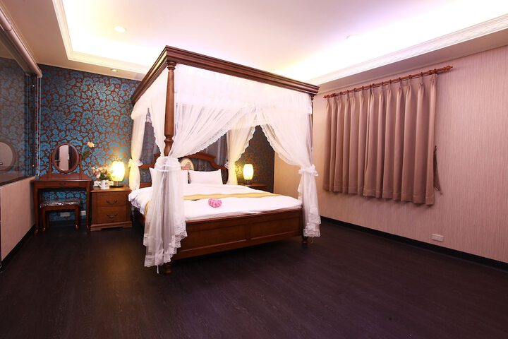 Room 8 of 79